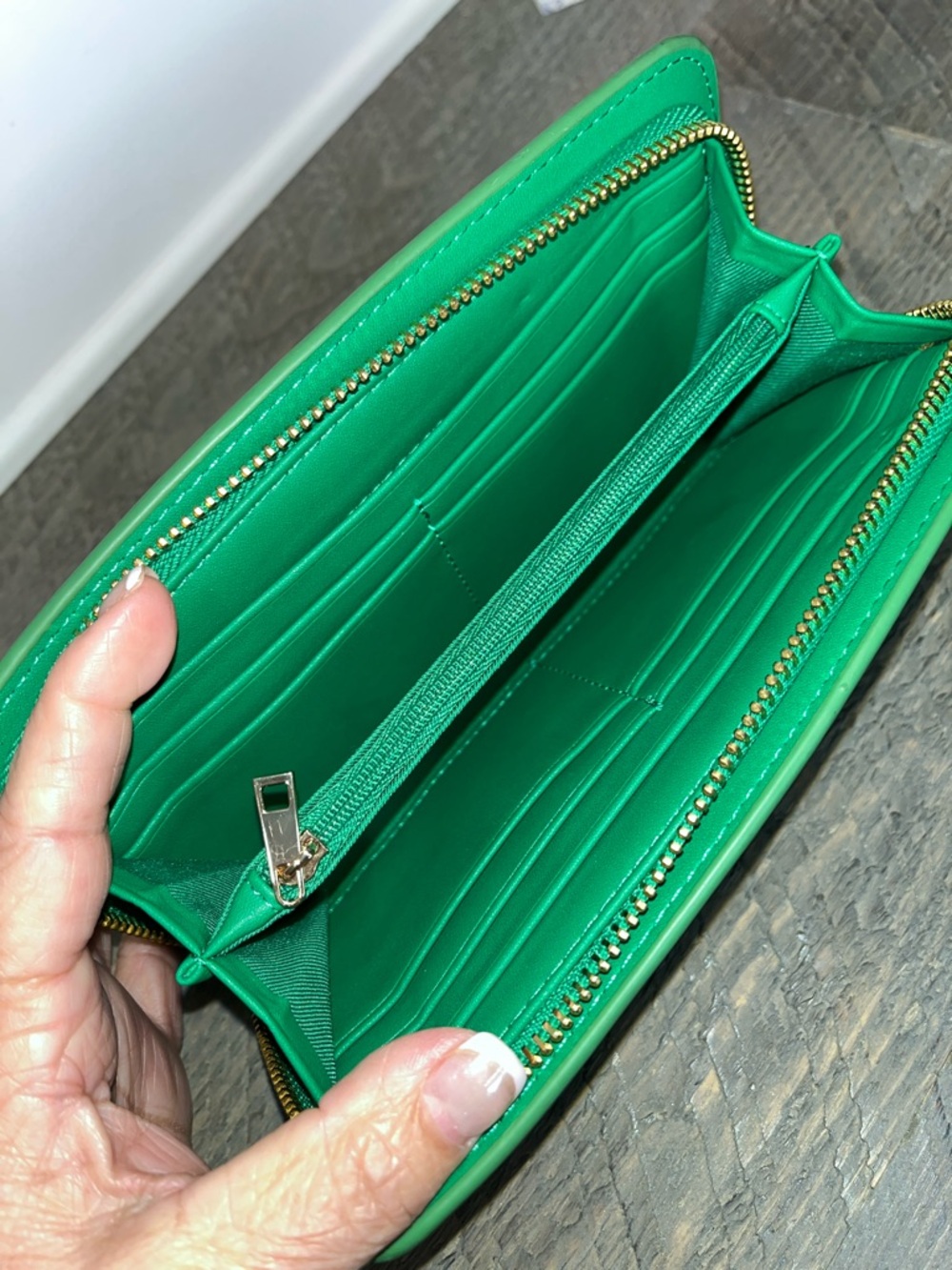 Kelly Green, A New Day zip around wallet NWOT - Picture 8 of 8